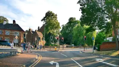 Pedestrian Awareness at Junction thumbnail