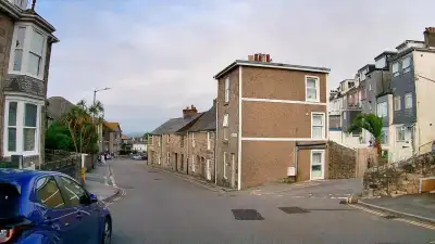 Suburban Obstruction thumbnail