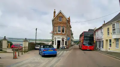Yielding to Public Transport in Confined Space thumbnail