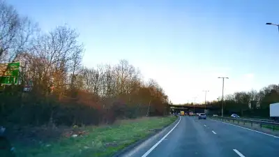 Car at Side Junction thumbnail