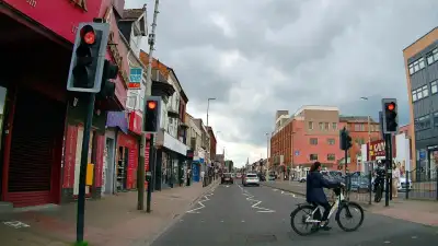 Car Mounting Kerb on High Street thumbnail