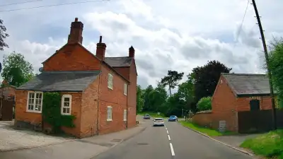 Anticipating Oncoming Vehicle in Suburbs thumbnail