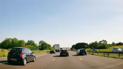 Impatient Driver Cutting Across Lanes thumbnail