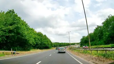 Stationary Traffic in Right Lane thumbnail
