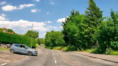 Vehicle Pulling out from Junction thumbnail