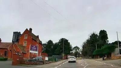Hesitant Car Turning Right thumbnail